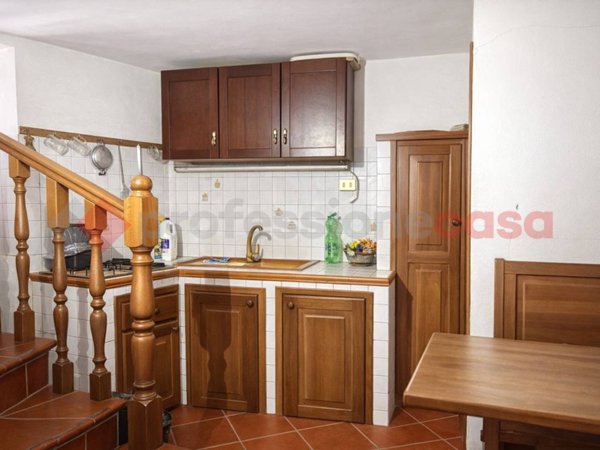 casa indipendente in vendita a Vico nel Lazio