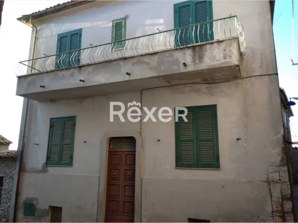 casa indipendente in vendita a Vico nel Lazio