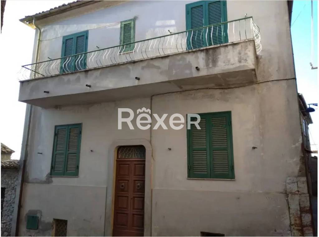 casa indipendente in vendita a Vico nel Lazio