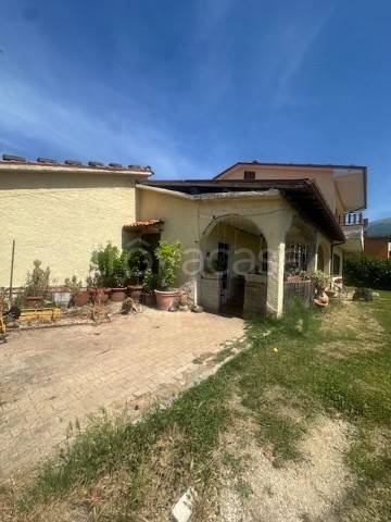 casa indipendente in vendita a Vico nel Lazio in zona Pitocco