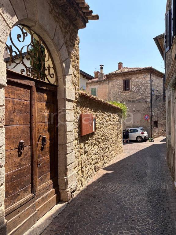 quadrivano in vendita a Vico nel Lazio