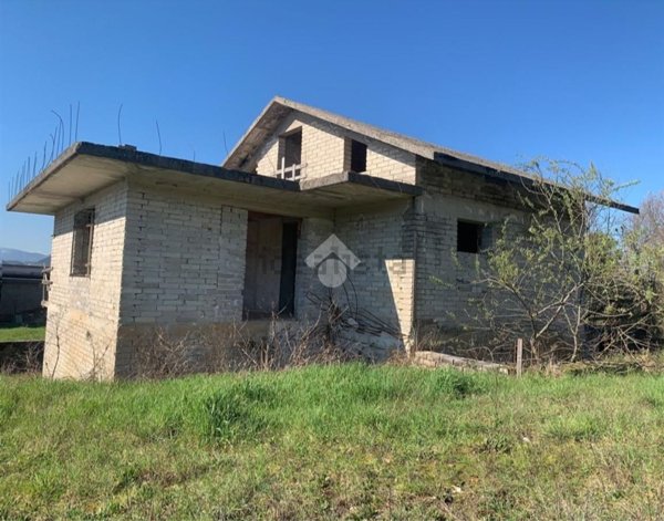 casa indipendente in vendita a Vico nel Lazio