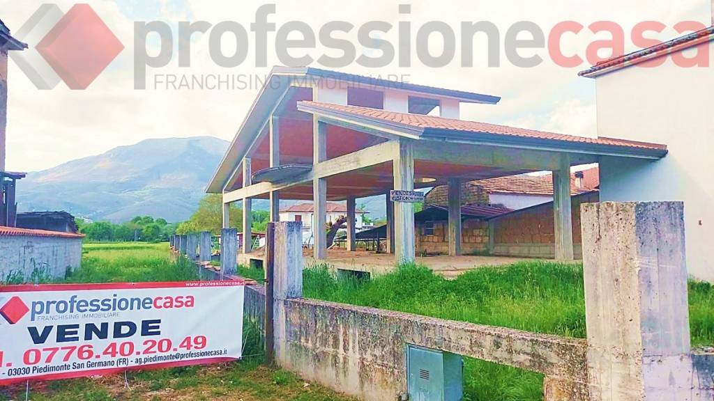 terreno agricolo in vendita a Villa Santa Lucia in zona Piumarola