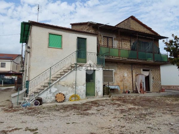 casa indipendente in vendita a Villa Santa Lucia