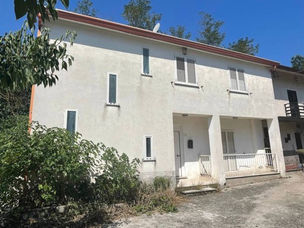 casa indipendente in vendita a Villa Santa Lucia
