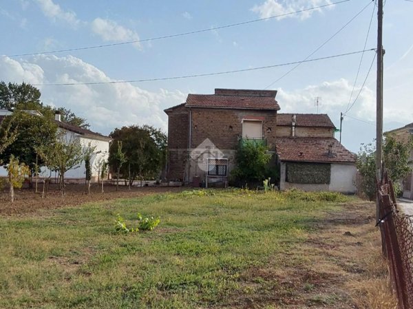 casa indipendente in vendita a Villa Santa Lucia