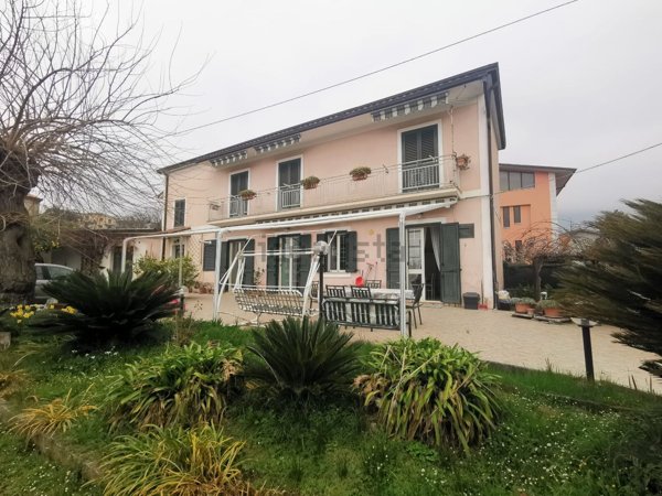 casa indipendente in vendita a Villa Santa Lucia