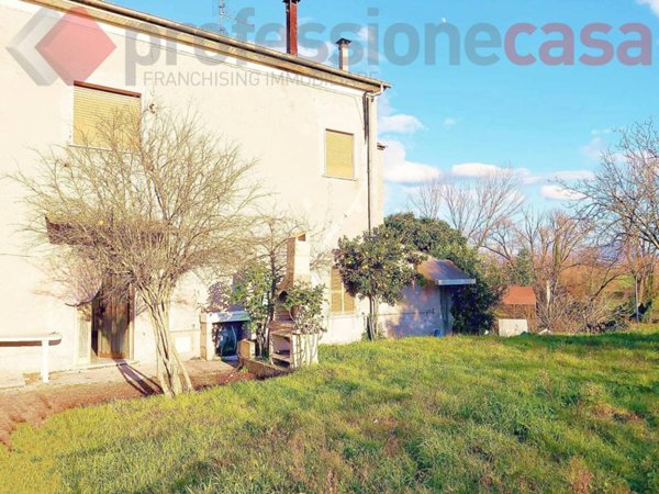 casa indipendente in vendita a Villa Santa Lucia in zona Piumarola