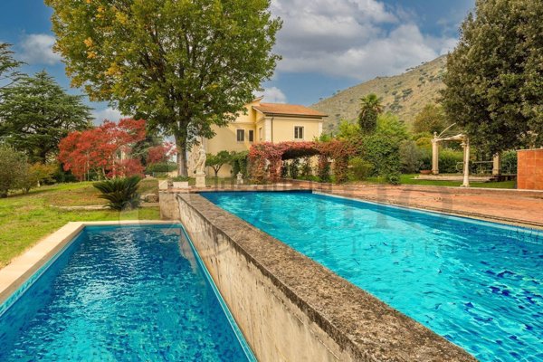 casa indipendente in vendita a Villa Santa Lucia