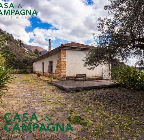 casa indipendente in vendita ad Ailano