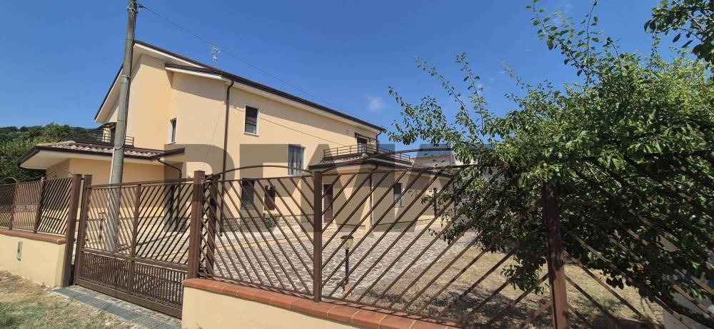 casa indipendente in vendita ad Ailano