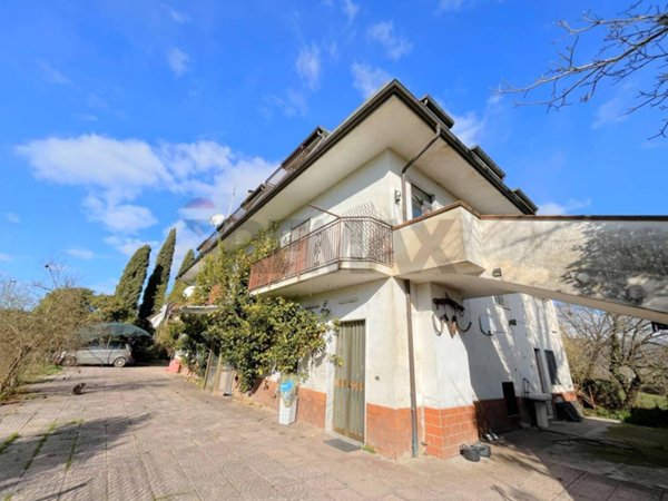 casa indipendente in vendita ad Ailano