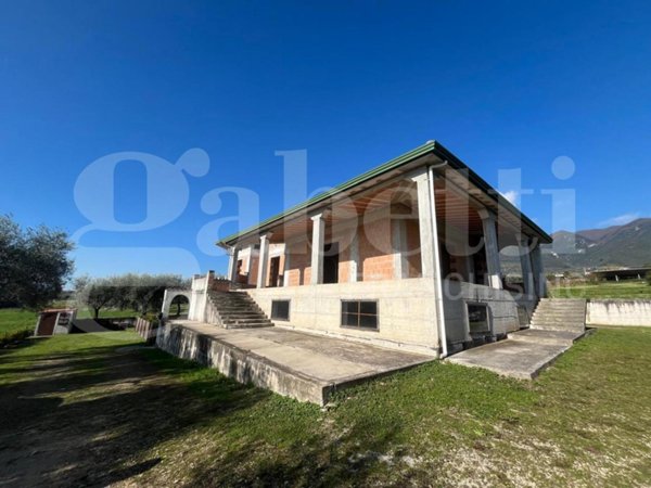 casa indipendente in vendita ad Alife in zona Vergini