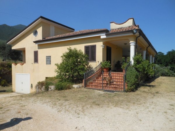 casa indipendente in vendita ad Alife in zona Forma
