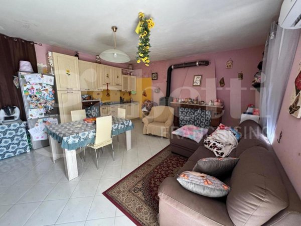 casa indipendente in vendita ad Alife in zona Vergini