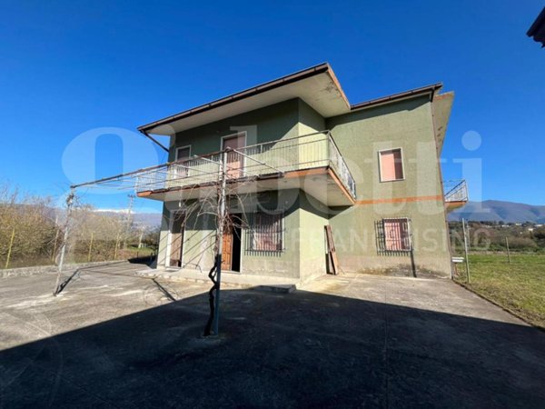 casa indipendente in vendita ad Alife in zona Campisi
