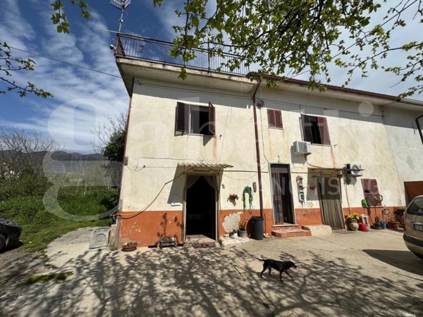 casa indipendente in vendita ad Alife in zona Vergini