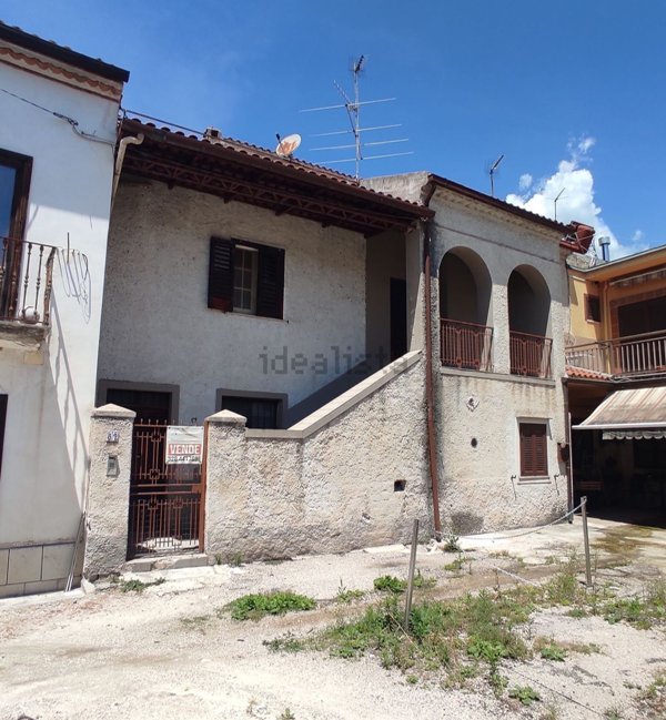 casa indipendente in vendita ad Alife in zona Marmaruolo