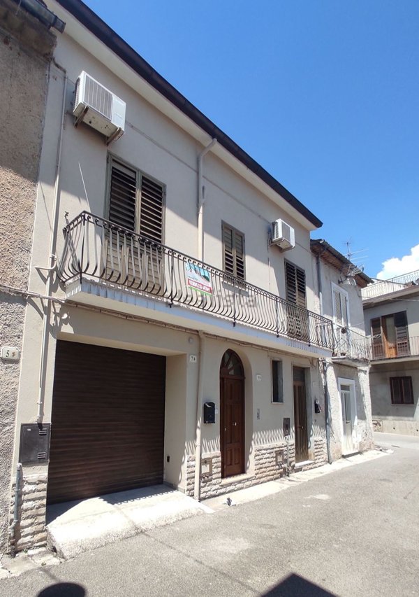 casa indipendente in vendita ad Alife in zona Marmaruolo