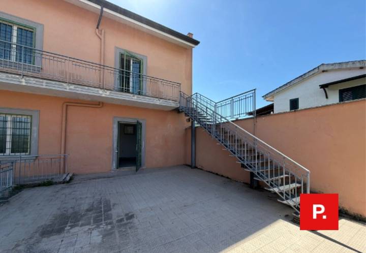 ufficio in vendita ad Alvignano in zona Faraoni