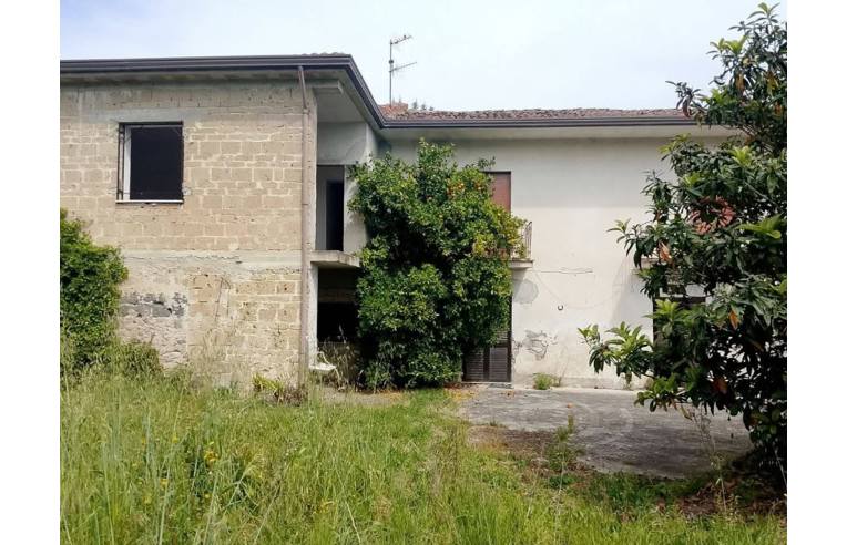 casa indipendente in vendita ad Alvignano in zona San Nicola