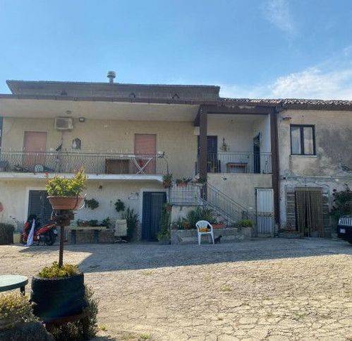 casa indipendente in vendita ad Alvignano in zona San Nicola