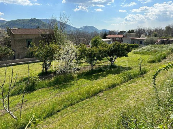 terreno edificabile in vendita ad Arienzo in zona Costa