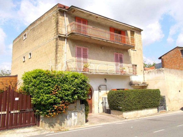 casa indipendente in vendita ad Arienzo