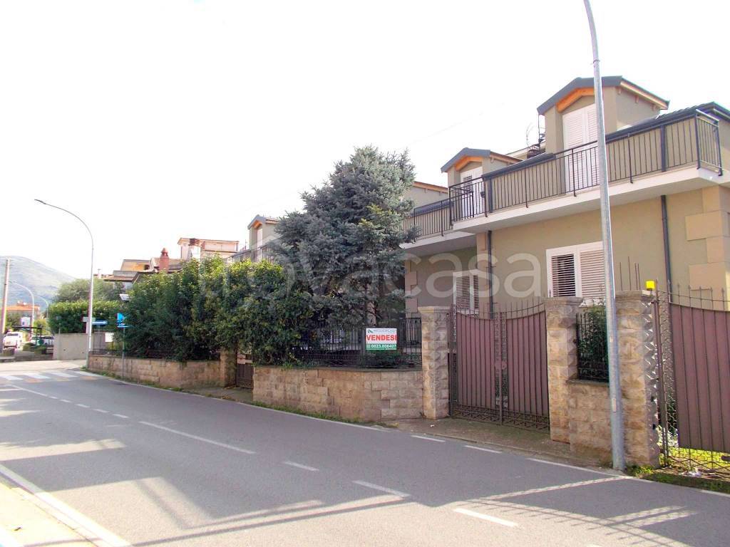 casa indipendente in vendita ad Arienzo
