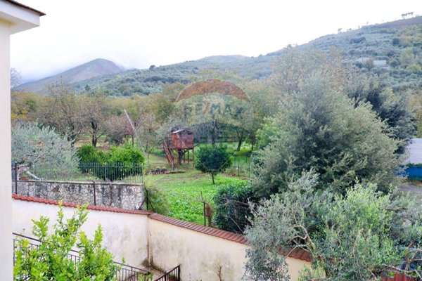 casa indipendente in vendita ad Arienzo