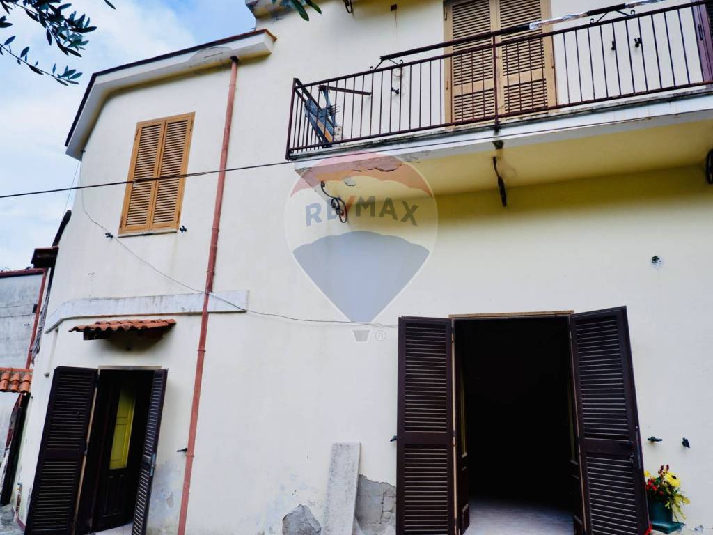 casa indipendente in vendita ad Arienzo