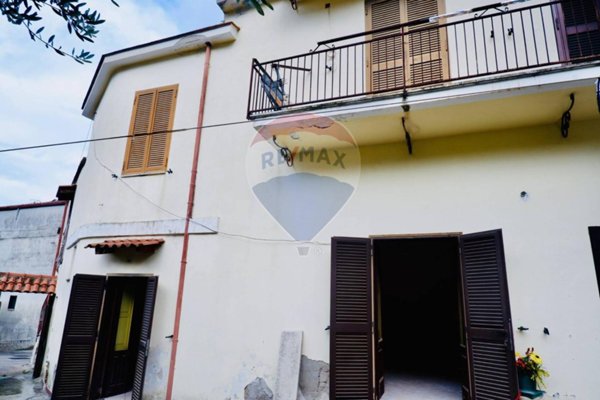 casa indipendente in vendita ad Arienzo