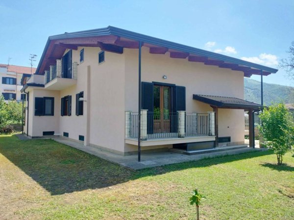 casa indipendente in vendita ad Arienzo