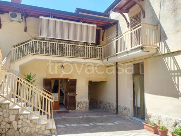 casa indipendente in vendita ad Arienzo