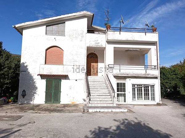 casa indipendente in vendita ad Arienzo