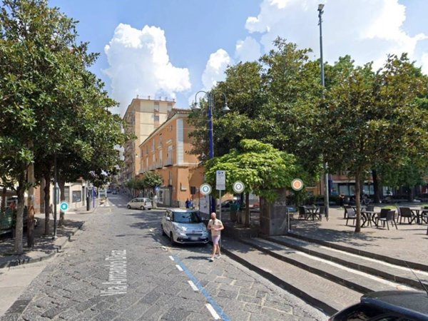 negozio in vendita ad Aversa in zona Centro Città