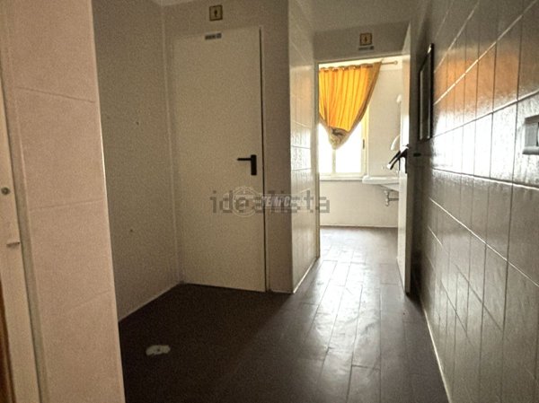 locale commerciale in vendita ad Aversa