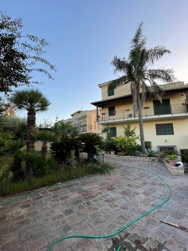 casa indipendente in vendita ad Aversa