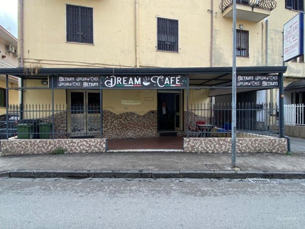 locale commerciale in vendita ad Aversa