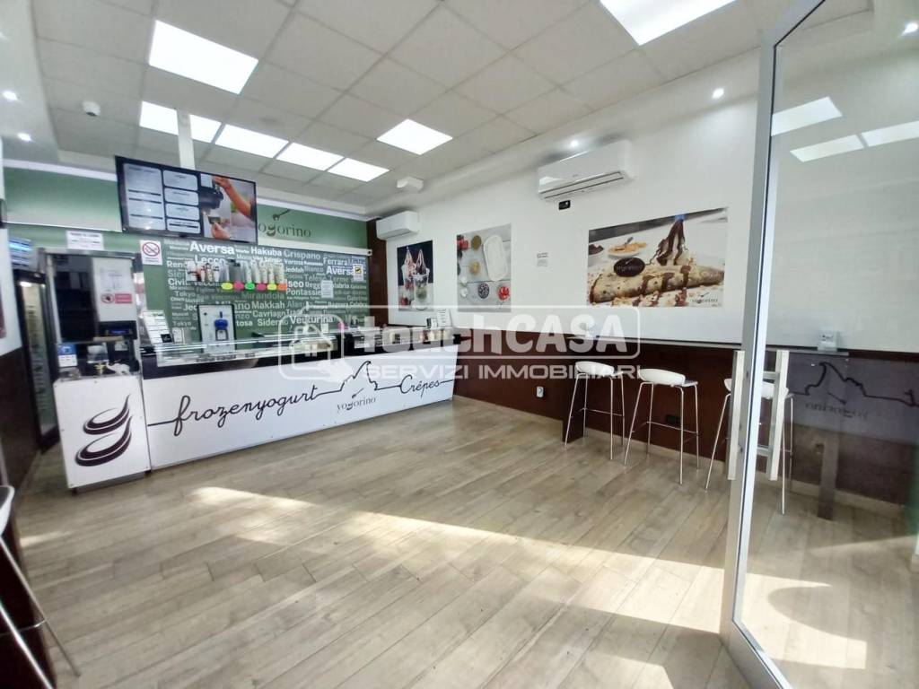 negozio in vendita ad Aversa