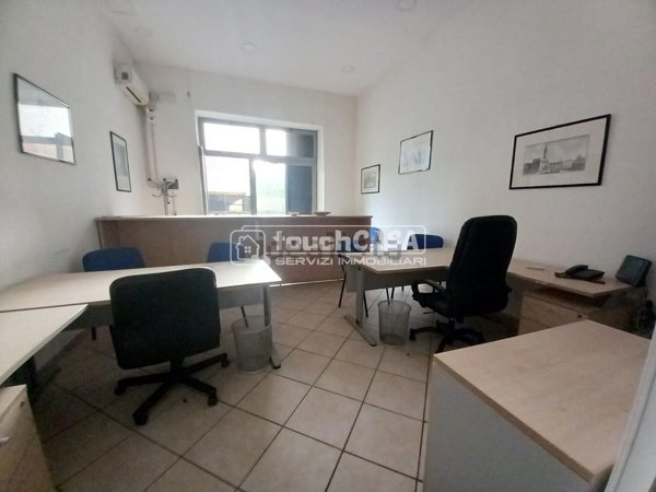 locale commerciale in vendita ad Aversa
