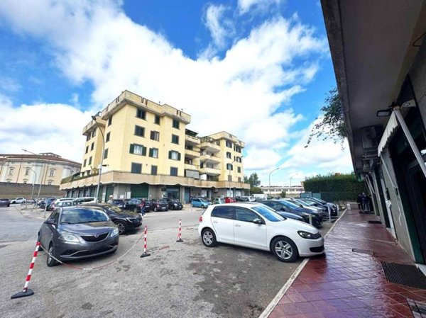 ufficio in vendita ad Aversa