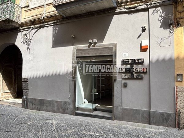 negozio in vendita ad Aversa