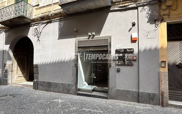 negozio in vendita ad Aversa