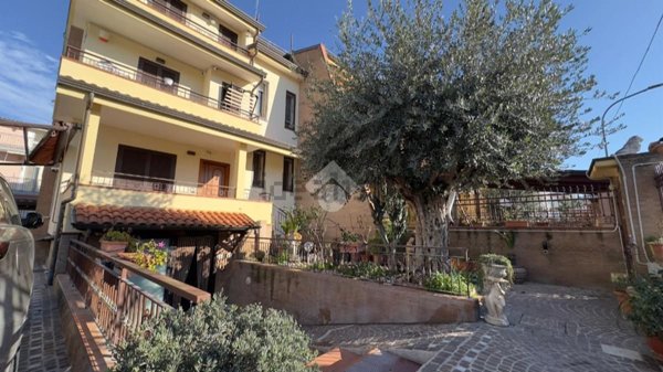 casa indipendente in vendita ad Aversa