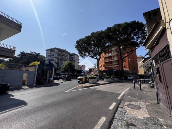 negozio in vendita ad Aversa in zona Centro Città