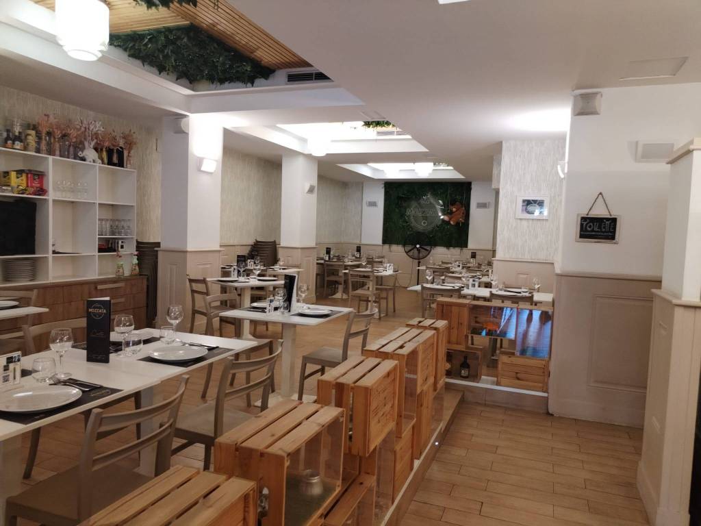 negozio in vendita ad Aversa
