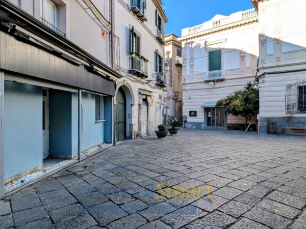 negozio in vendita ad Aversa