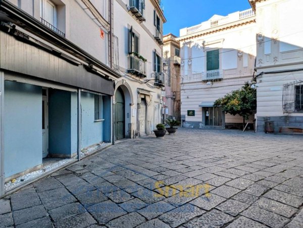 negozio in vendita ad Aversa in zona Centro Città
