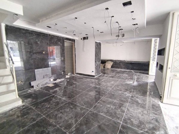 negozio in vendita ad Aversa in zona Centro Città